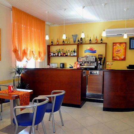 Hotel Holiday Beach Viserbella di Rimini Esterno foto