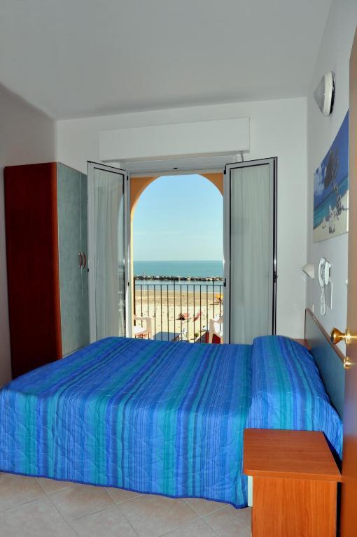 Hotel Holiday Beach Viserbella di Rimini Camera foto