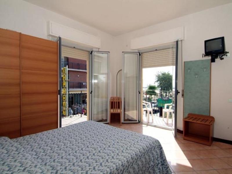 Hotel Holiday Beach Viserbella di Rimini Camera foto