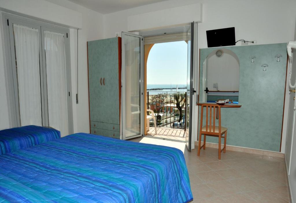 Hotel Holiday Beach Viserbella di Rimini Camera foto