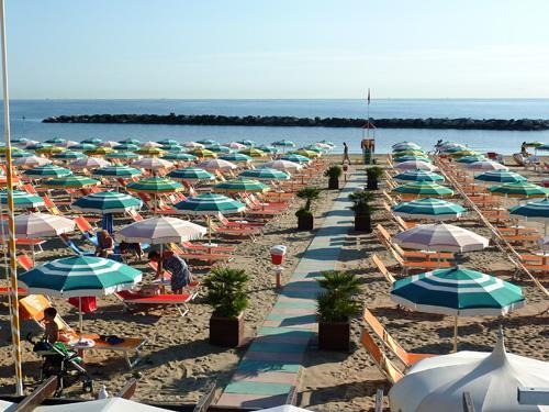 Hotel Holiday Beach Viserbella di Rimini Esterno foto