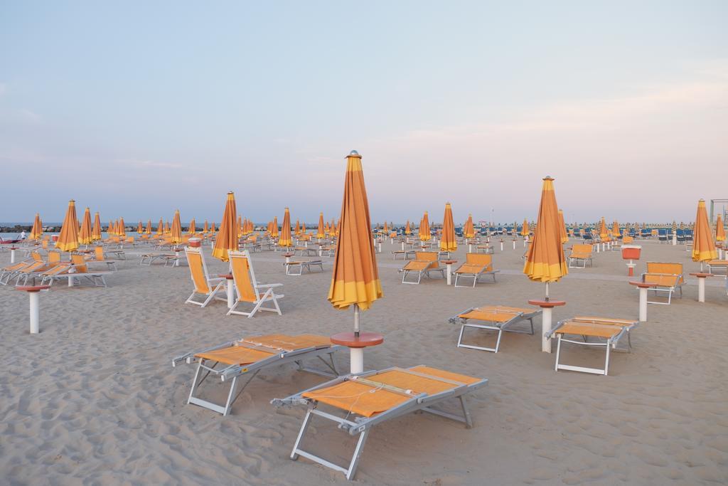 Hotel Holiday Beach Viserbella di Rimini Esterno foto