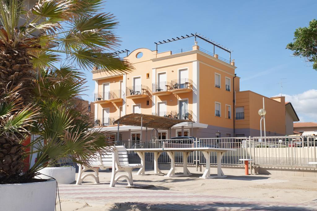 Hotel Holiday Beach Viserbella di Rimini Esterno foto