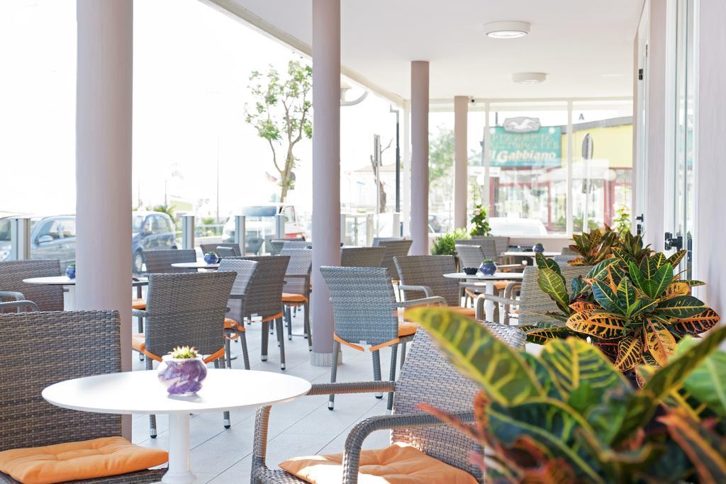 Hotel Holiday Beach Viserbella di Rimini Esterno foto