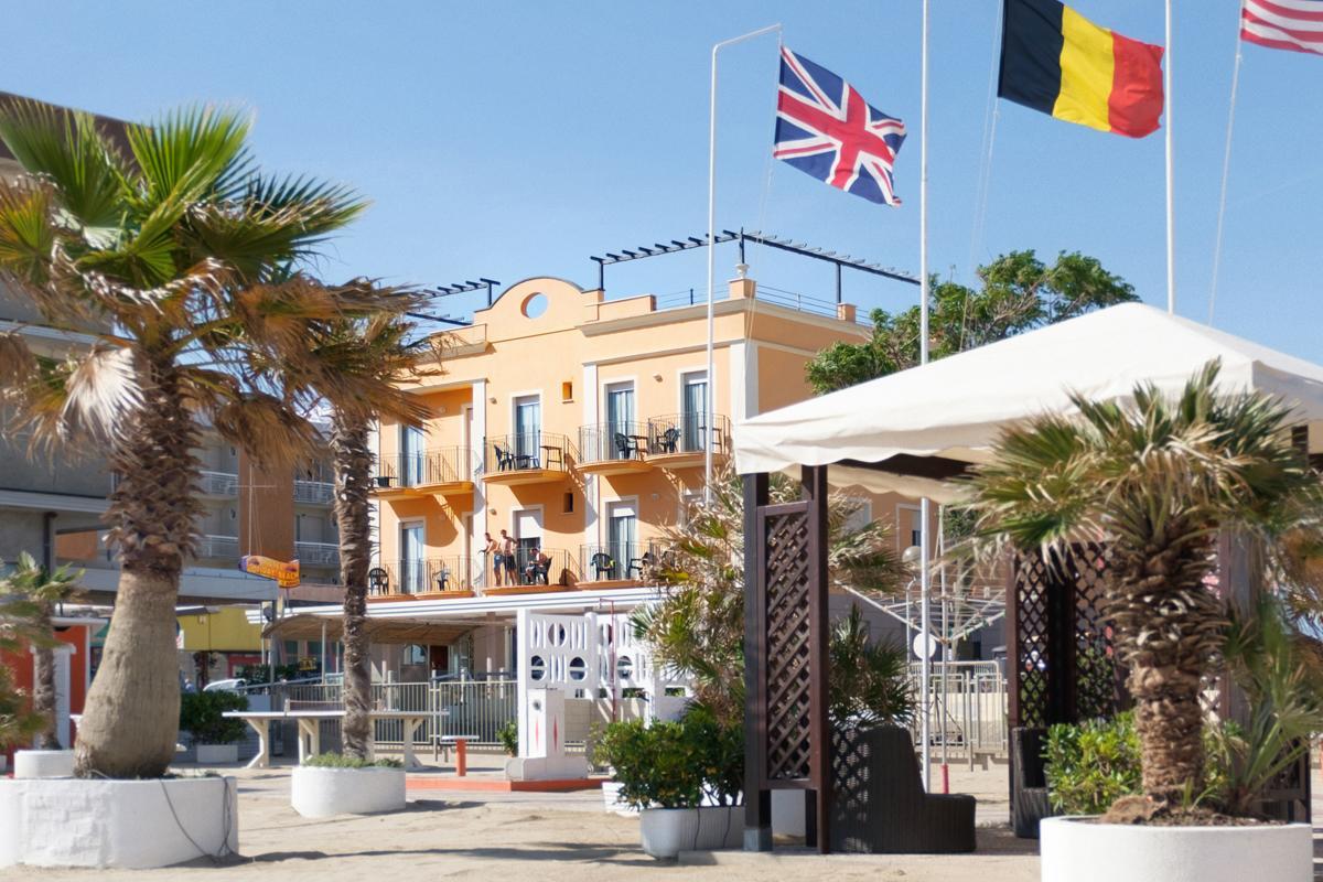 Hotel Holiday Beach Viserbella di Rimini Esterno foto