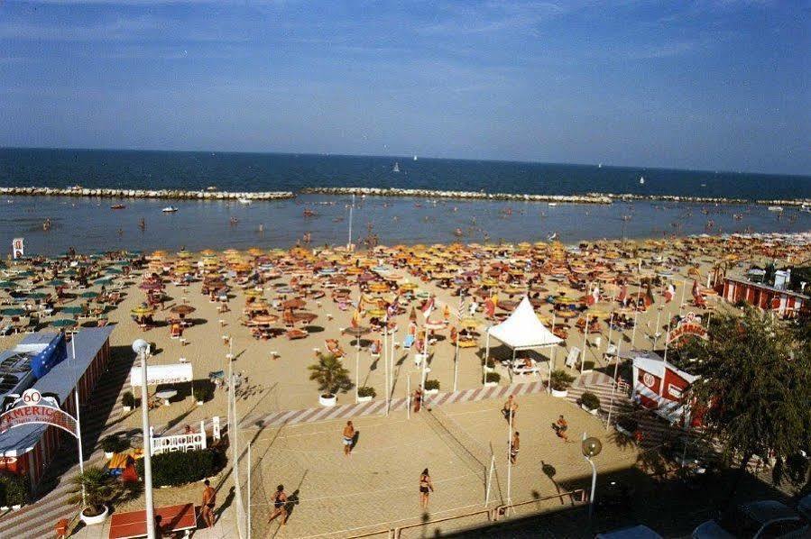 Hotel Holiday Beach Viserbella di Rimini Esterno foto